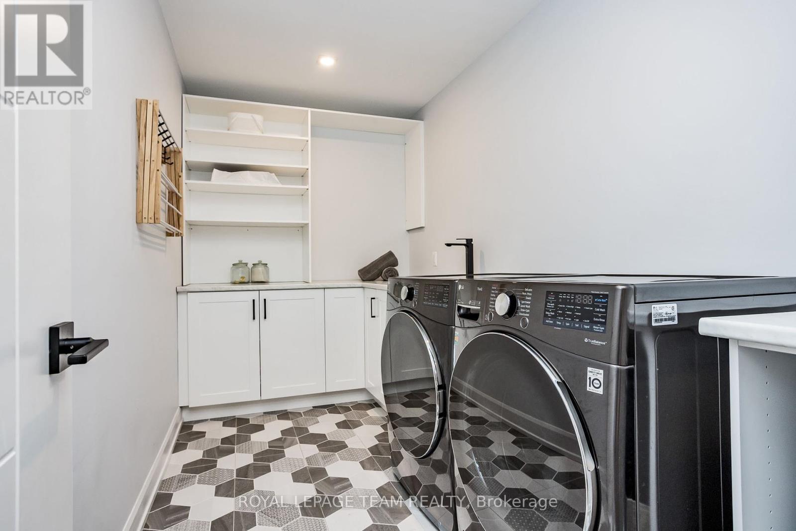 5758 Fernbank Road, Ottawa, Ontario  K2S 1B6 - Photo 29 - X12063432