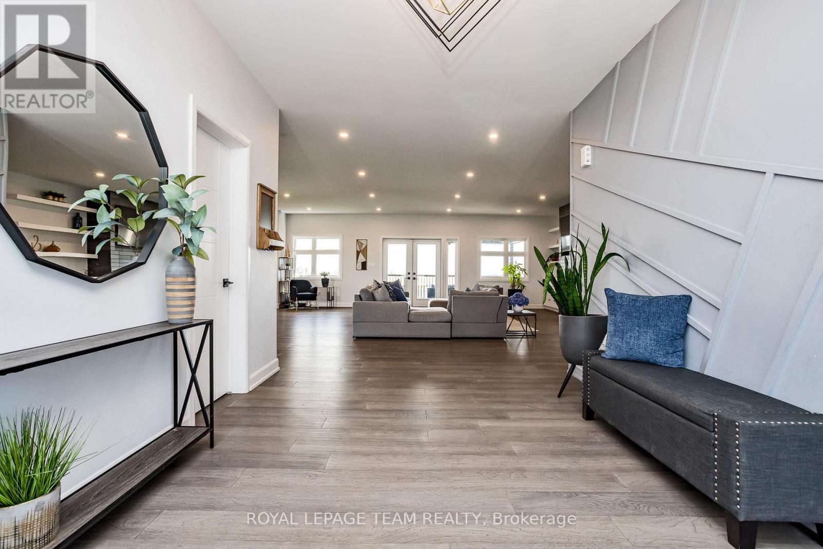 5758 Fernbank Road, Ottawa, Ontario  K2S 1B6 - Photo 5 - X12063432