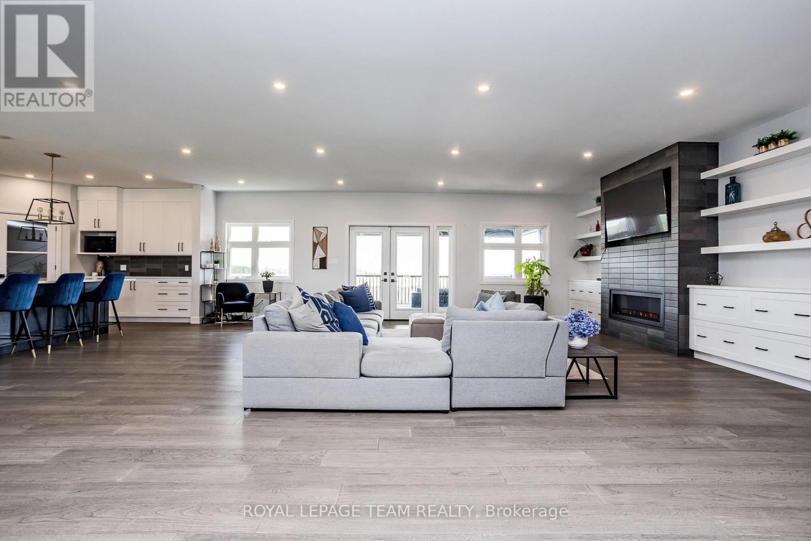 5758 Fernbank Road, Ottawa, Ontario  K2S 1B6 - Photo 6 - X12063432
