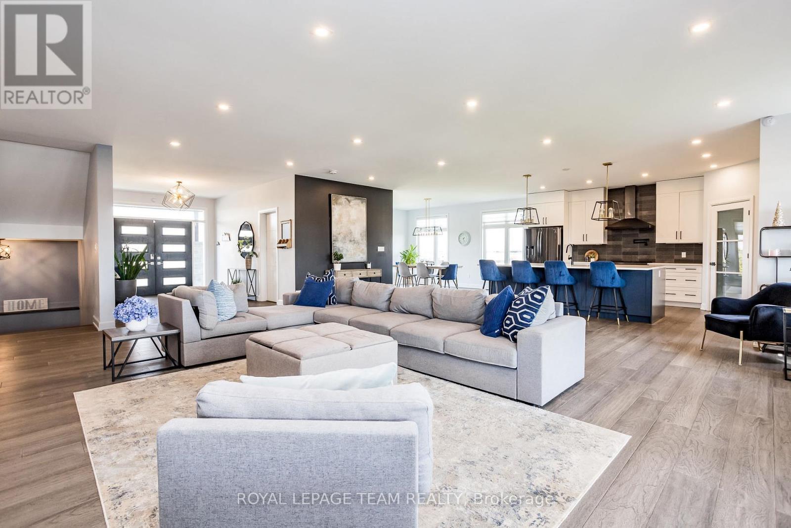 5758 Fernbank Road, Ottawa, Ontario  K2S 1B6 - Photo 8 - X12063432