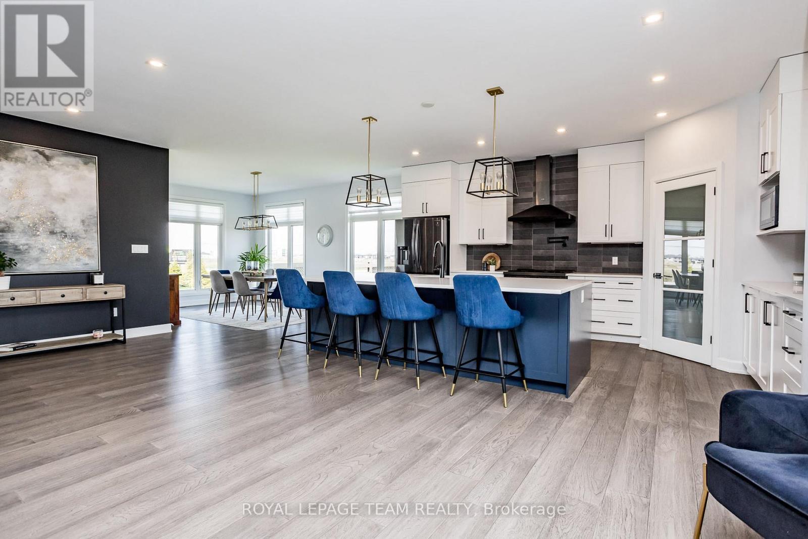 5758 Fernbank Road, Ottawa, Ontario  K2S 1B6 - Photo 9 - X12063432