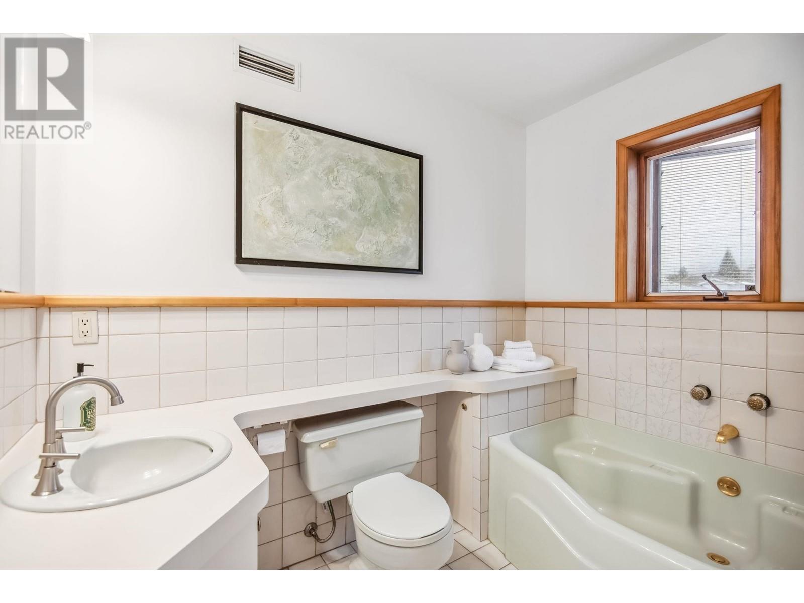 628 E 9th Street, North Vancouver, British Columbia  V7L 2B7 - Photo 16 - R2967712