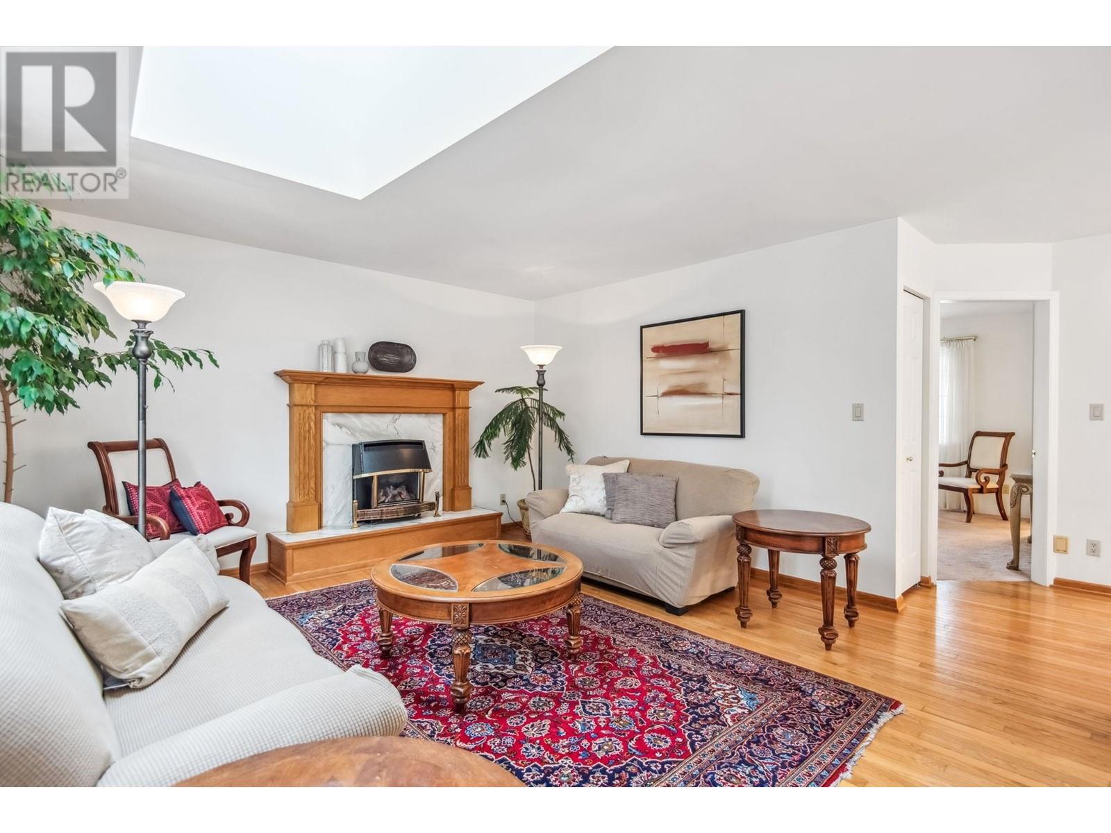 Property at 628 E 9TH STREET image 4