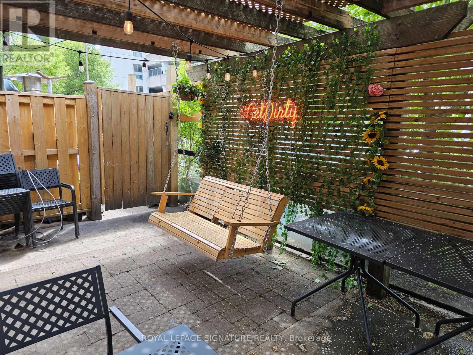 Property at 211 HUNTER STREET W image 4
