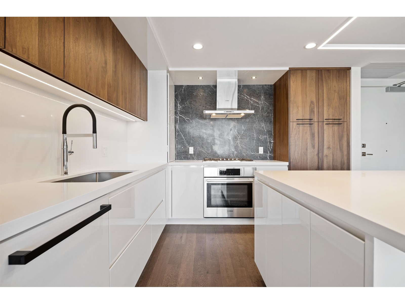 Property at 807 1526 FINLAY STREET image 2