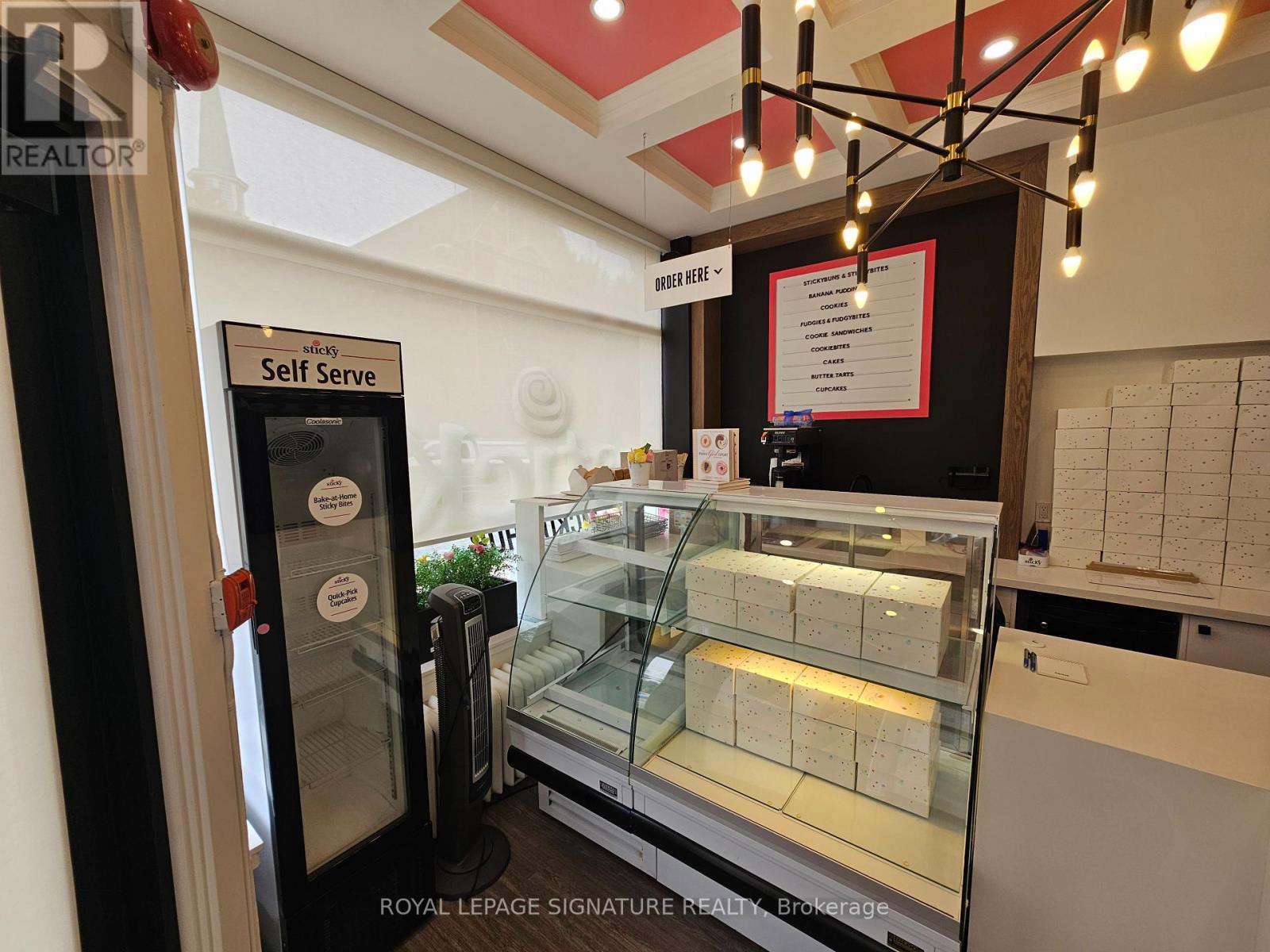 Property at 621 ST CLAIR AVENUE W image 3