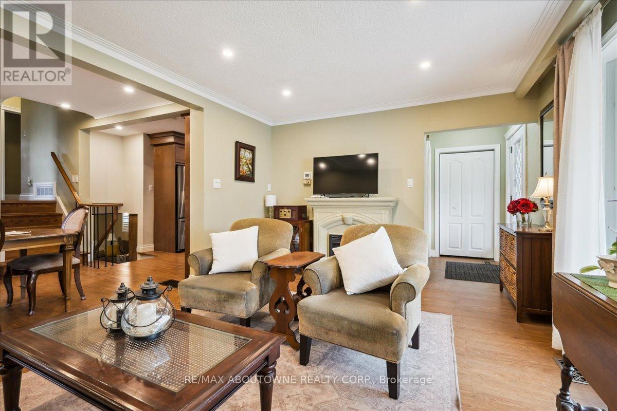 2033 Saxon Road, Oakville, Ontario  L6L 2V1 - Photo 11 - W12063367