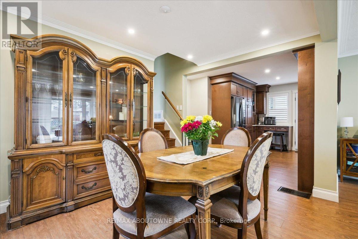 2033 Saxon Road, Oakville, Ontario  L6L 2V1 - Photo 16 - W12063367