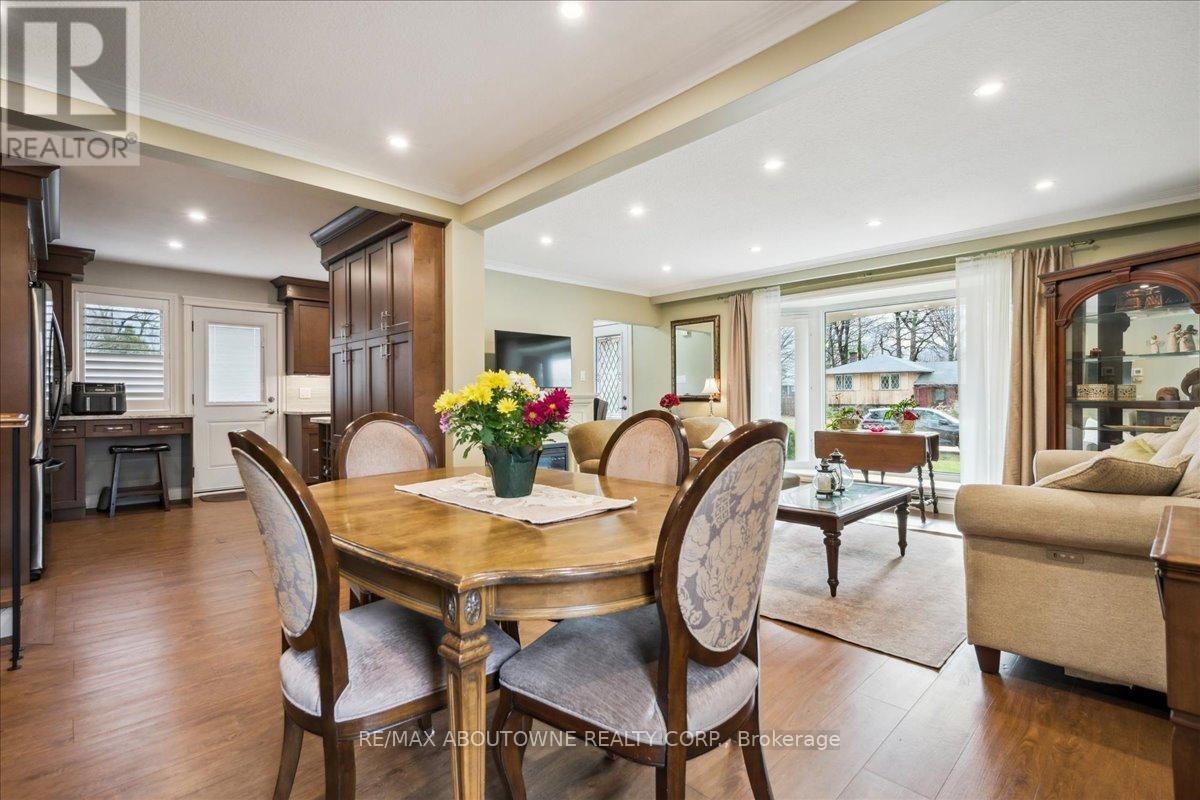 2033 Saxon Road, Oakville, Ontario  L6L 2V1 - Photo 17 - W12063367