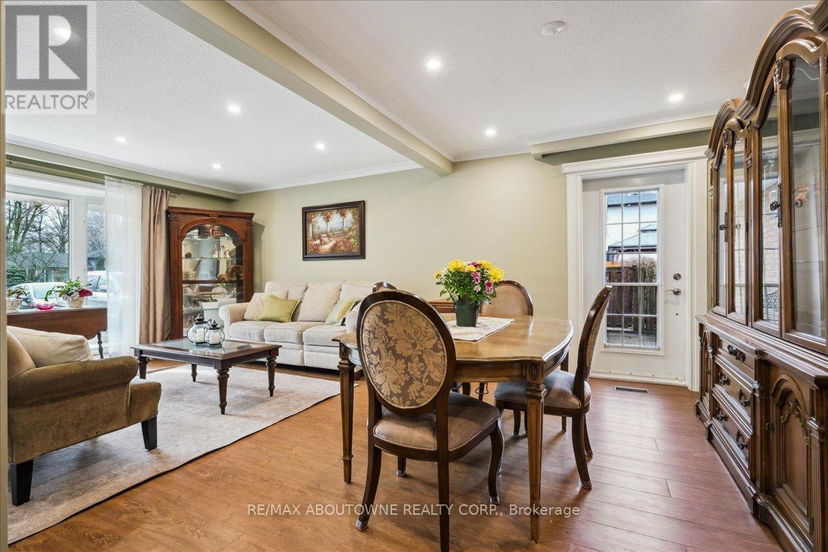 2033 Saxon Road, Oakville, Ontario  L6L 2V1 - Photo 18 - W12063367
