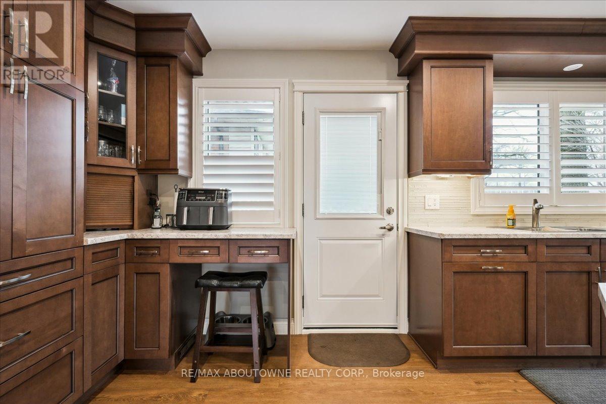 2033 Saxon Road, Oakville, Ontario  L6L 2V1 - Photo 22 - W12063367