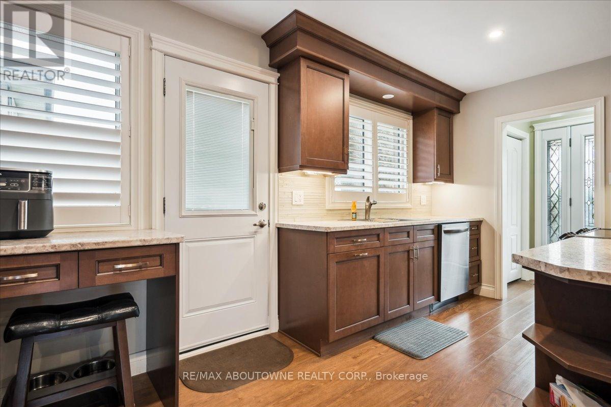 2033 Saxon Road, Oakville, Ontario  L6L 2V1 - Photo 23 - W12063367