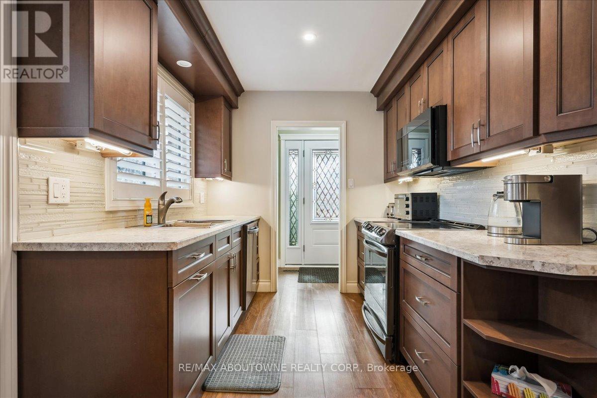 2033 Saxon Road, Oakville, Ontario  L6L 2V1 - Photo 24 - W12063367