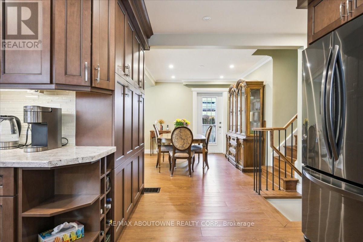 2033 Saxon Road, Oakville, Ontario  L6L 2V1 - Photo 25 - W12063367