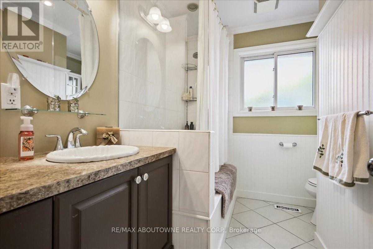 2033 Saxon Road, Oakville, Ontario  L6L 2V1 - Photo 27 - W12063367