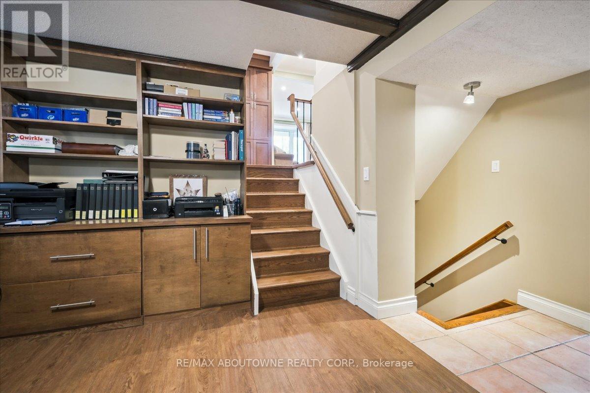 2033 Saxon Road, Oakville, Ontario  L6L 2V1 - Photo 31 - W12063367