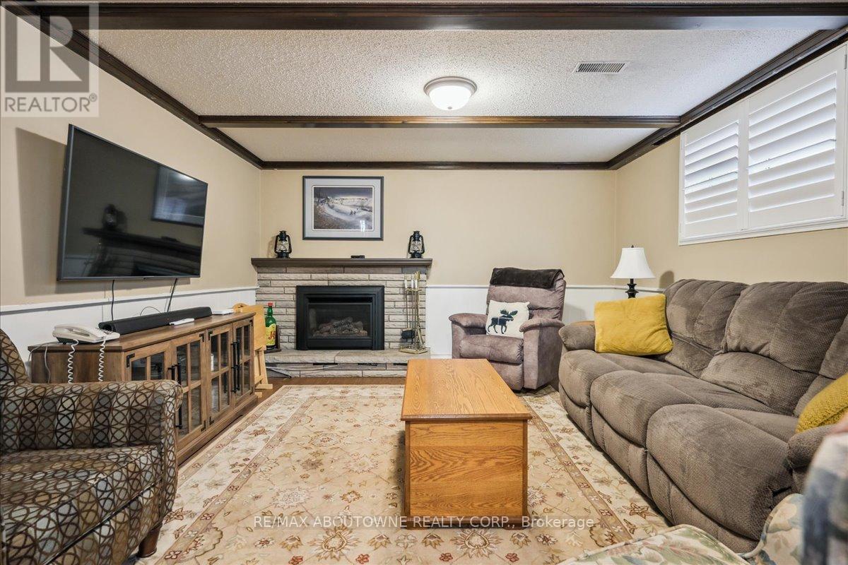 2033 Saxon Road, Oakville, Ontario  L6L 2V1 - Photo 33 - W12063367