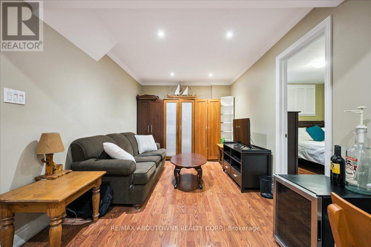 2033 Saxon Road, Oakville, Ontario  L6L 2V1 - Photo 36 - W12063367