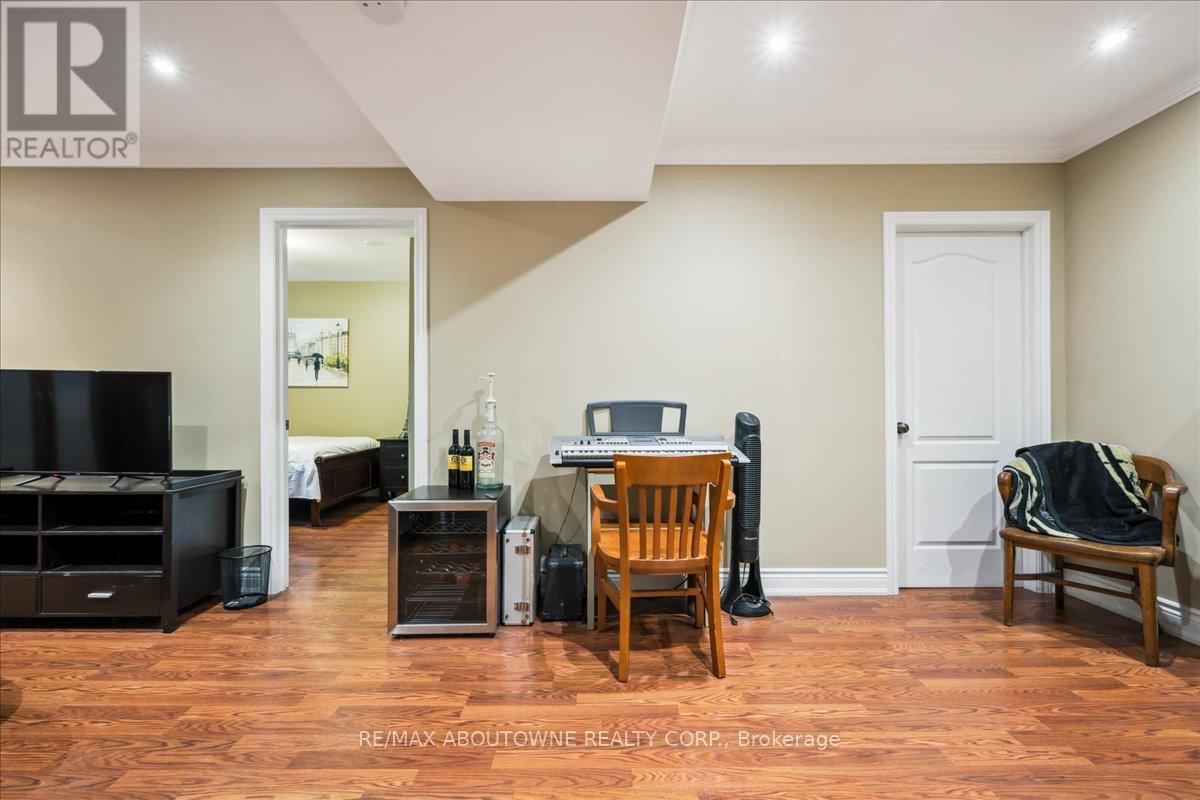 2033 Saxon Road, Oakville, Ontario  L6L 2V1 - Photo 37 - W12063367