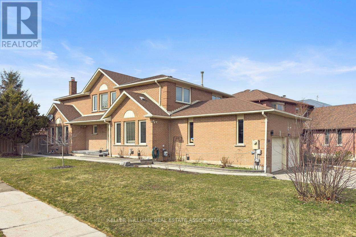 Property at 635 HUNTINGTON RIDGE DRIVE image 2