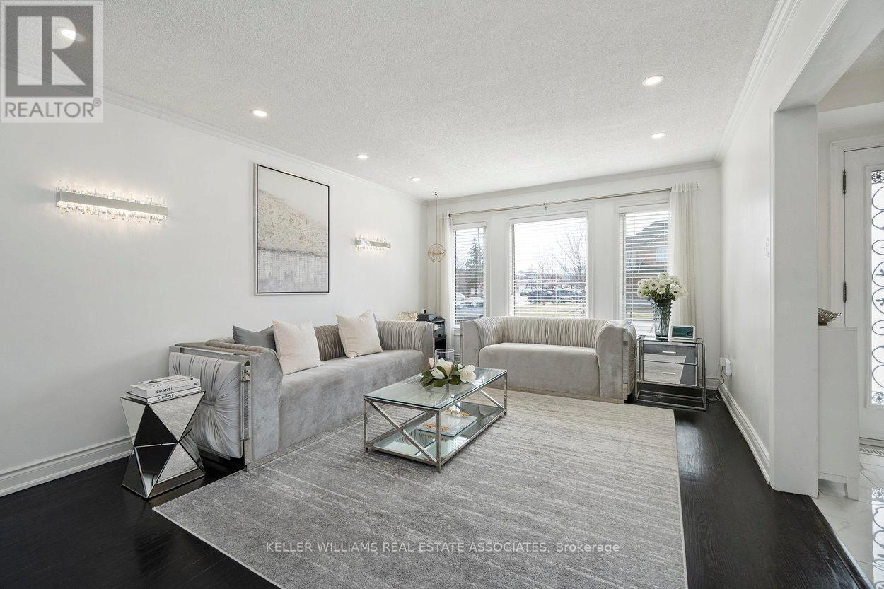635 Huntington Ridge Drive, Mississauga, Ontario  L5R 1Z7 - Photo 8 - W12063400