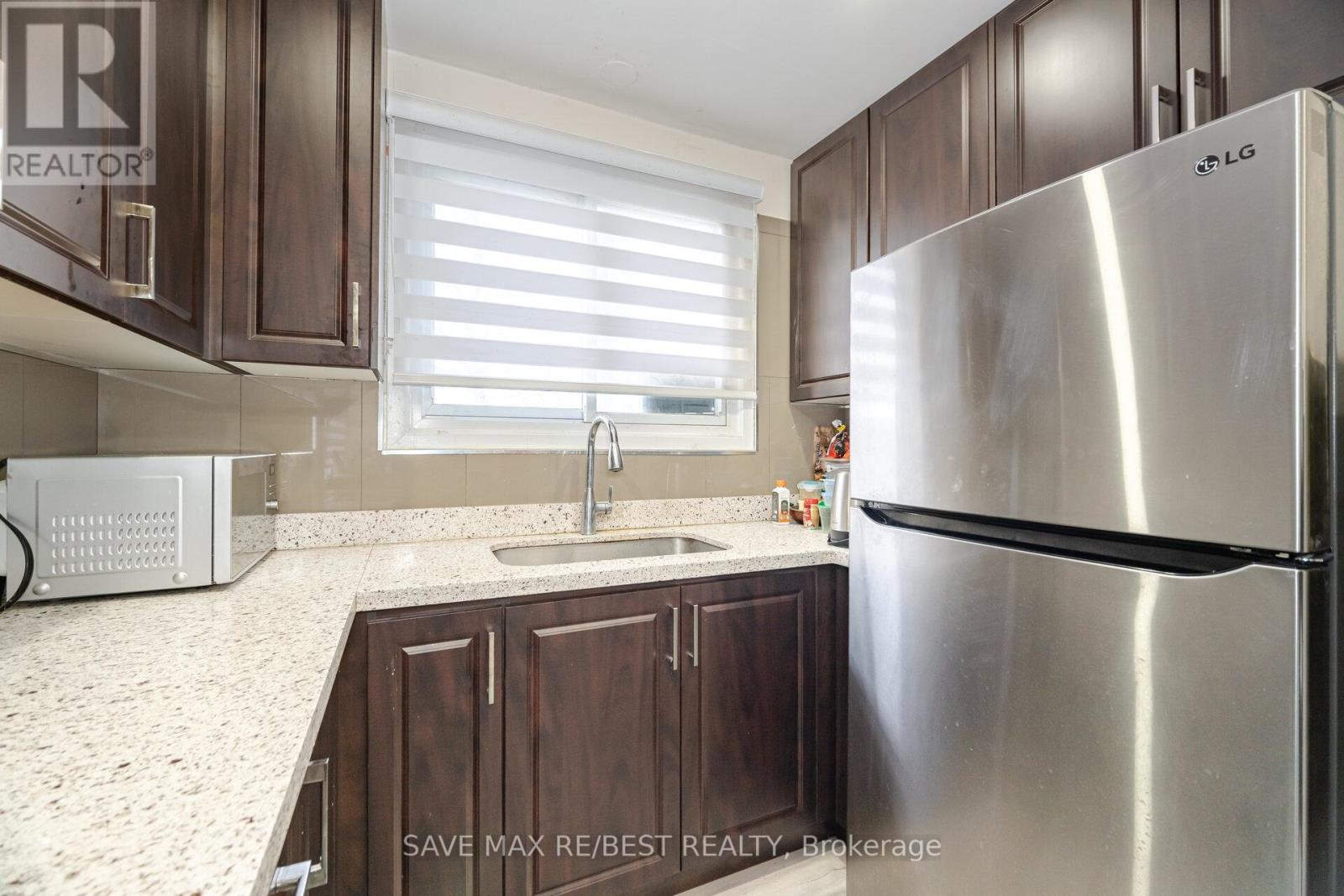 29 Brookmere Road, Toronto, Ontario  M9W 2X5 - Photo 12 - W12063440