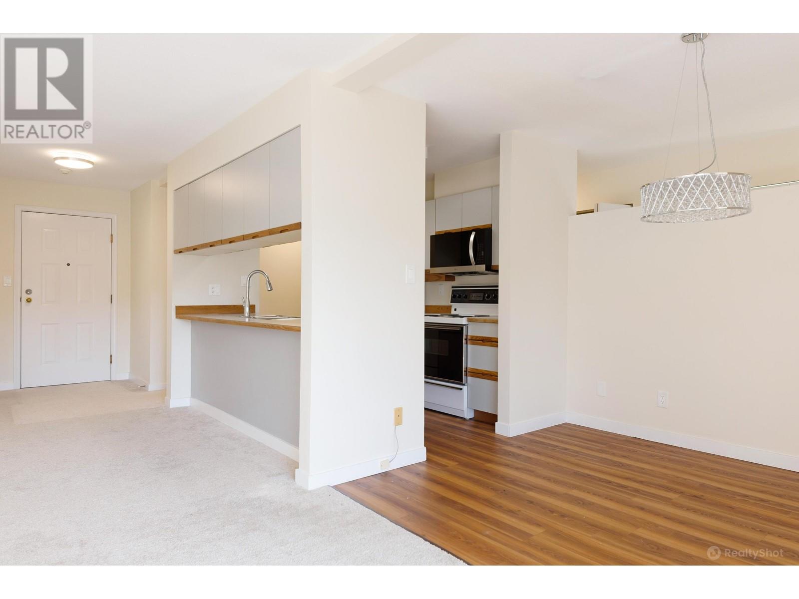 301 3421 Curle Avenue, Burnaby, British Columbia  V5G 4P4 - Photo 11 - R2986358