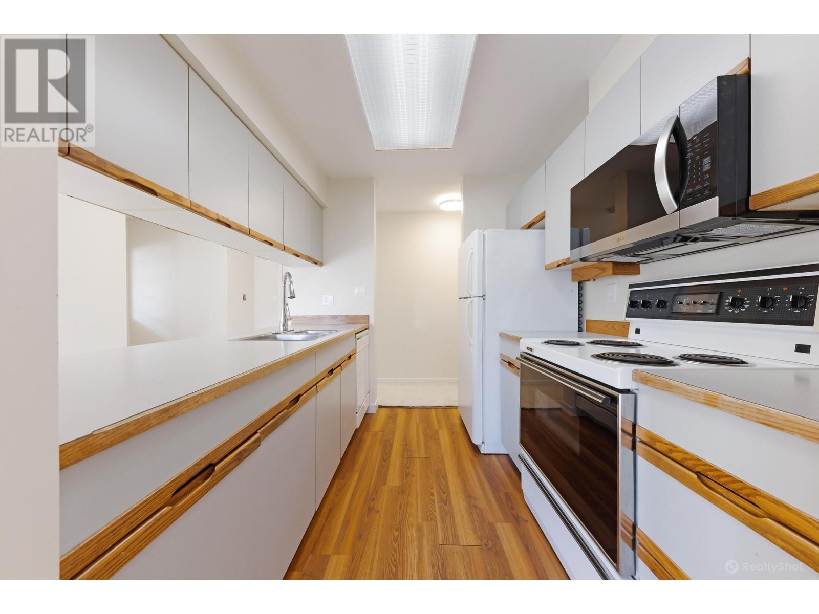 301 3421 Curle Avenue, Burnaby, British Columbia  V5G 4P4 - Photo 12 - R2986358