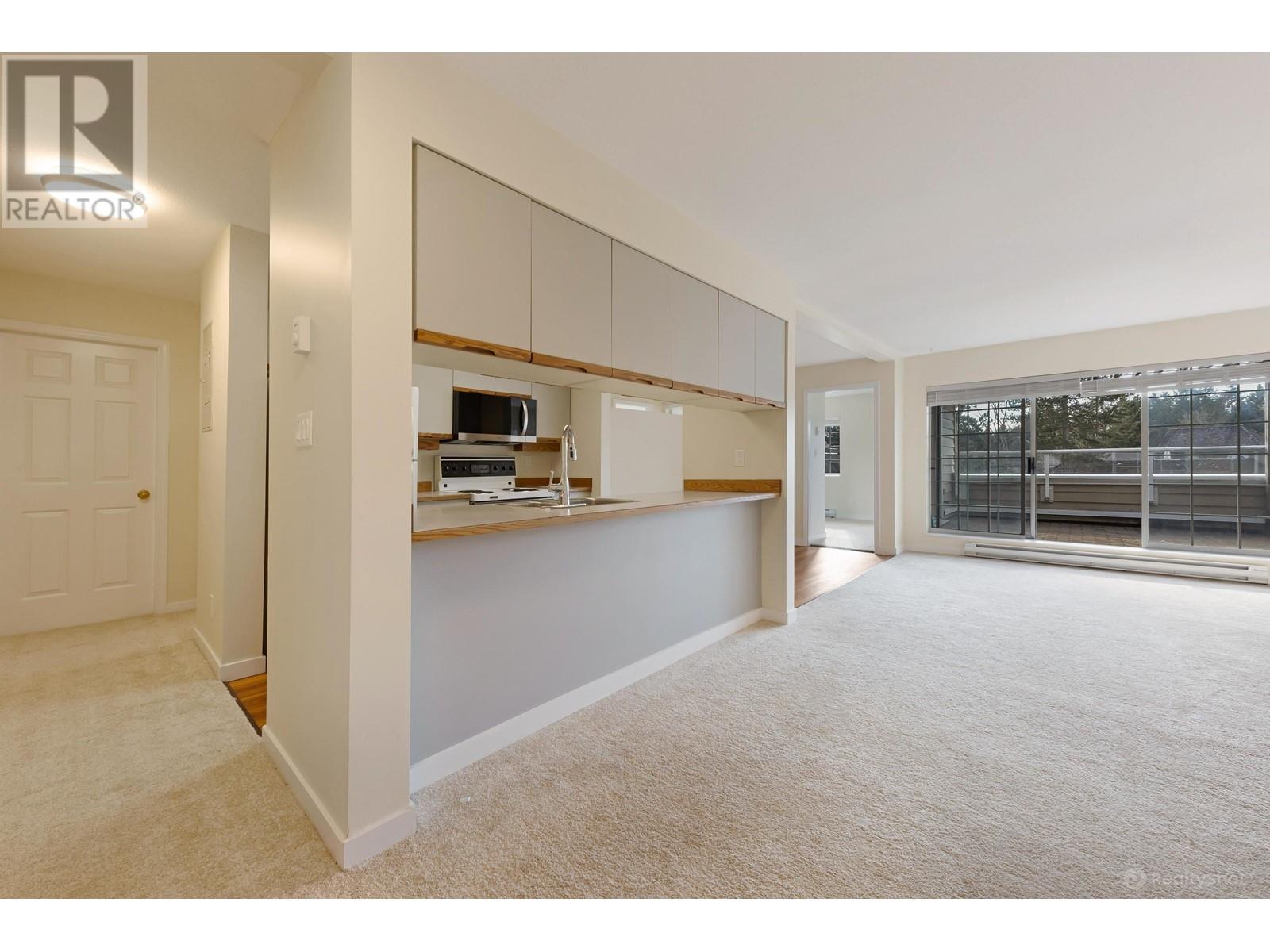 301 3421 Curle Avenue, Burnaby, British Columbia  V5G 4P4 - Photo 4 - R2986358