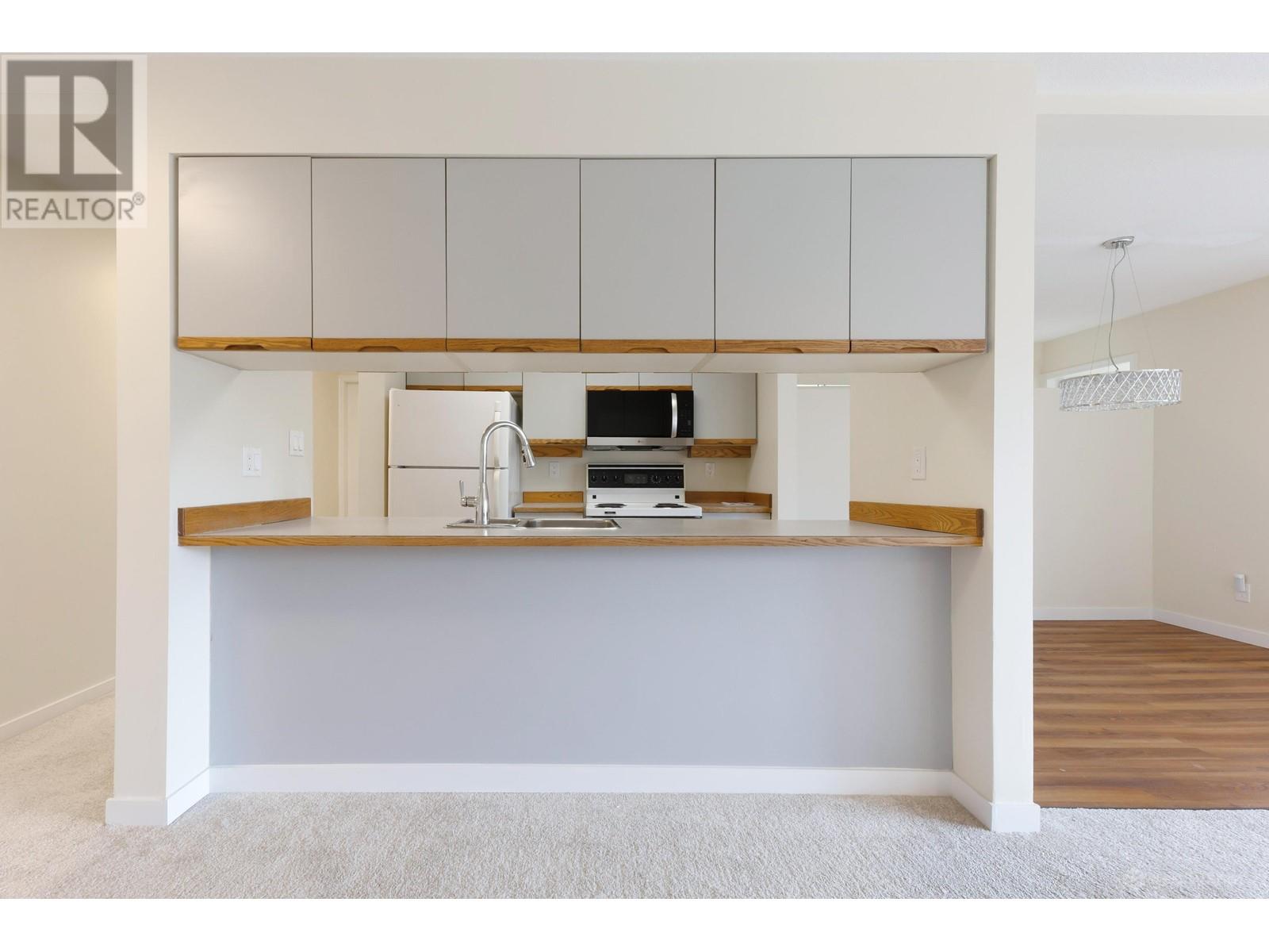 301 3421 Curle Avenue, Burnaby, British Columbia  V5G 4P4 - Photo 5 - R2986358