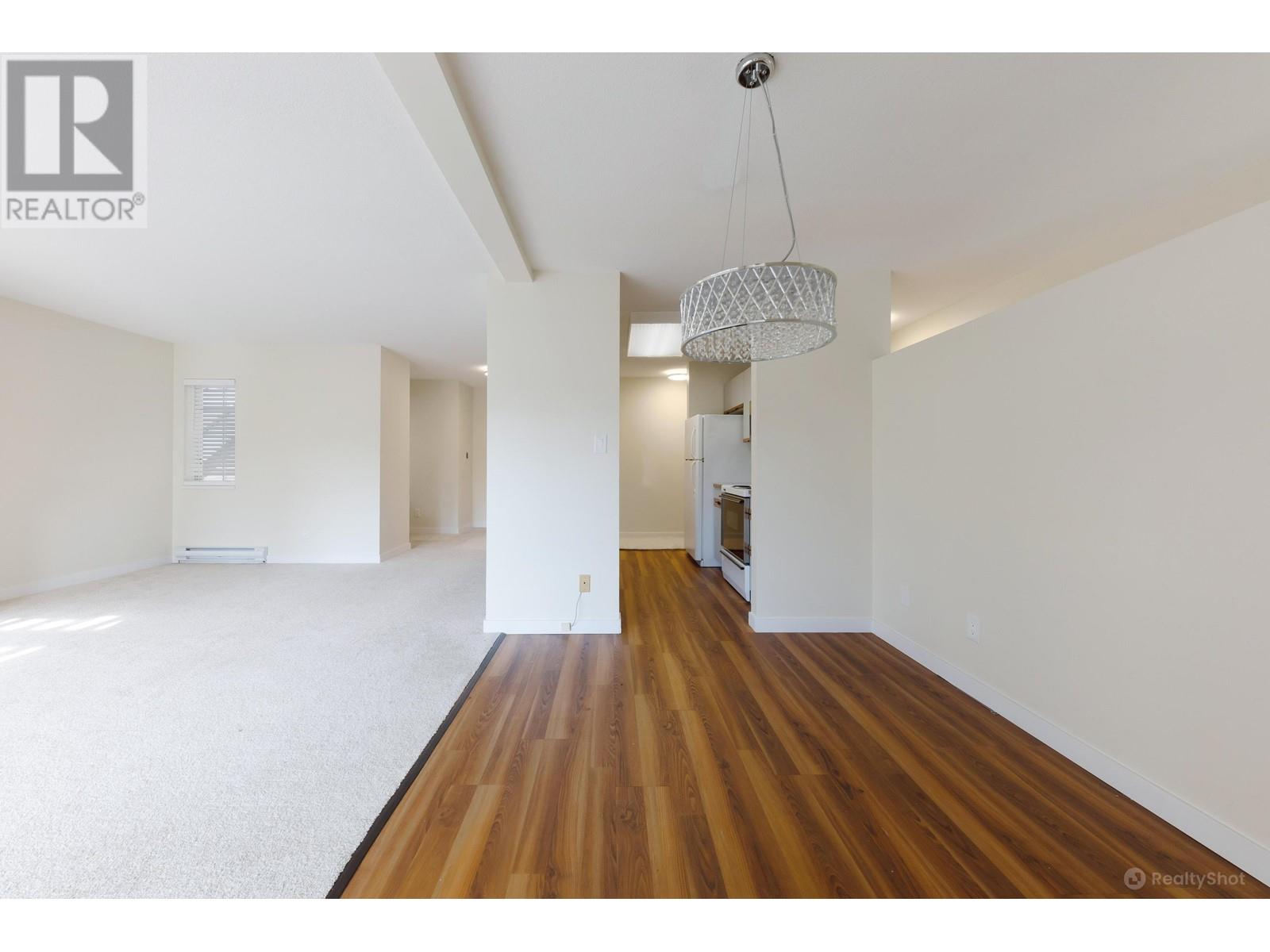 301 3421 Curle Avenue, Burnaby, British Columbia  V5G 4P4 - Photo 9 - R2986358