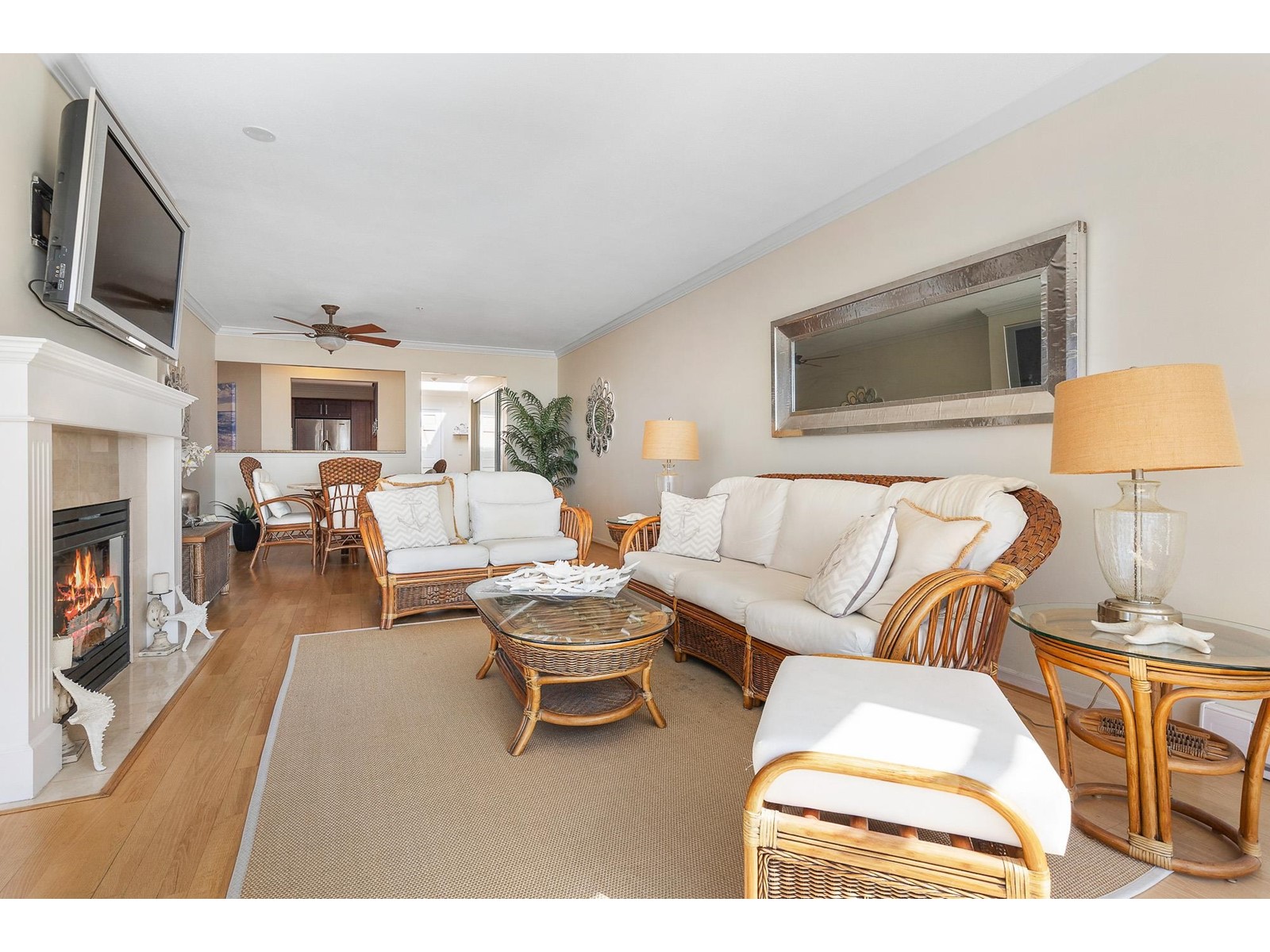 301 14965 Marine Drive, White Rock, British Columbia  V4B 1C3 - Photo 9 - R2986211