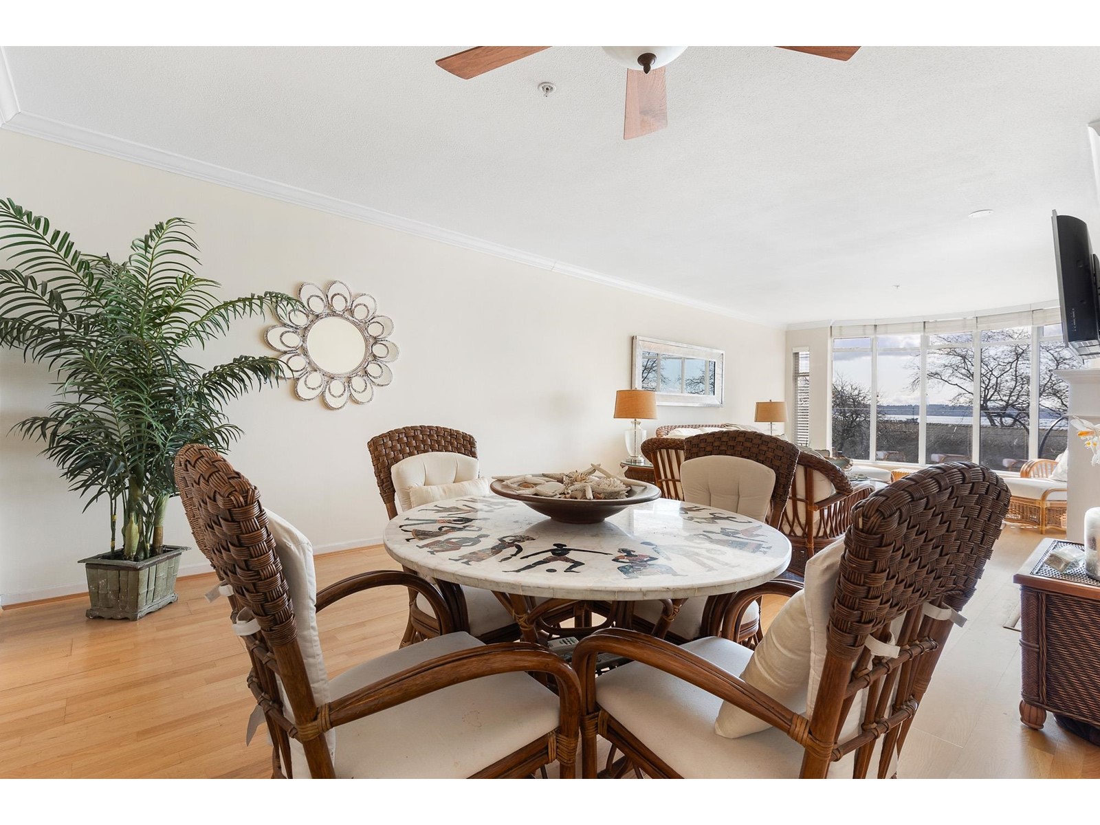301 14965 Marine Drive, White Rock, British Columbia  V4B 1C3 - Photo 6 - R2986211