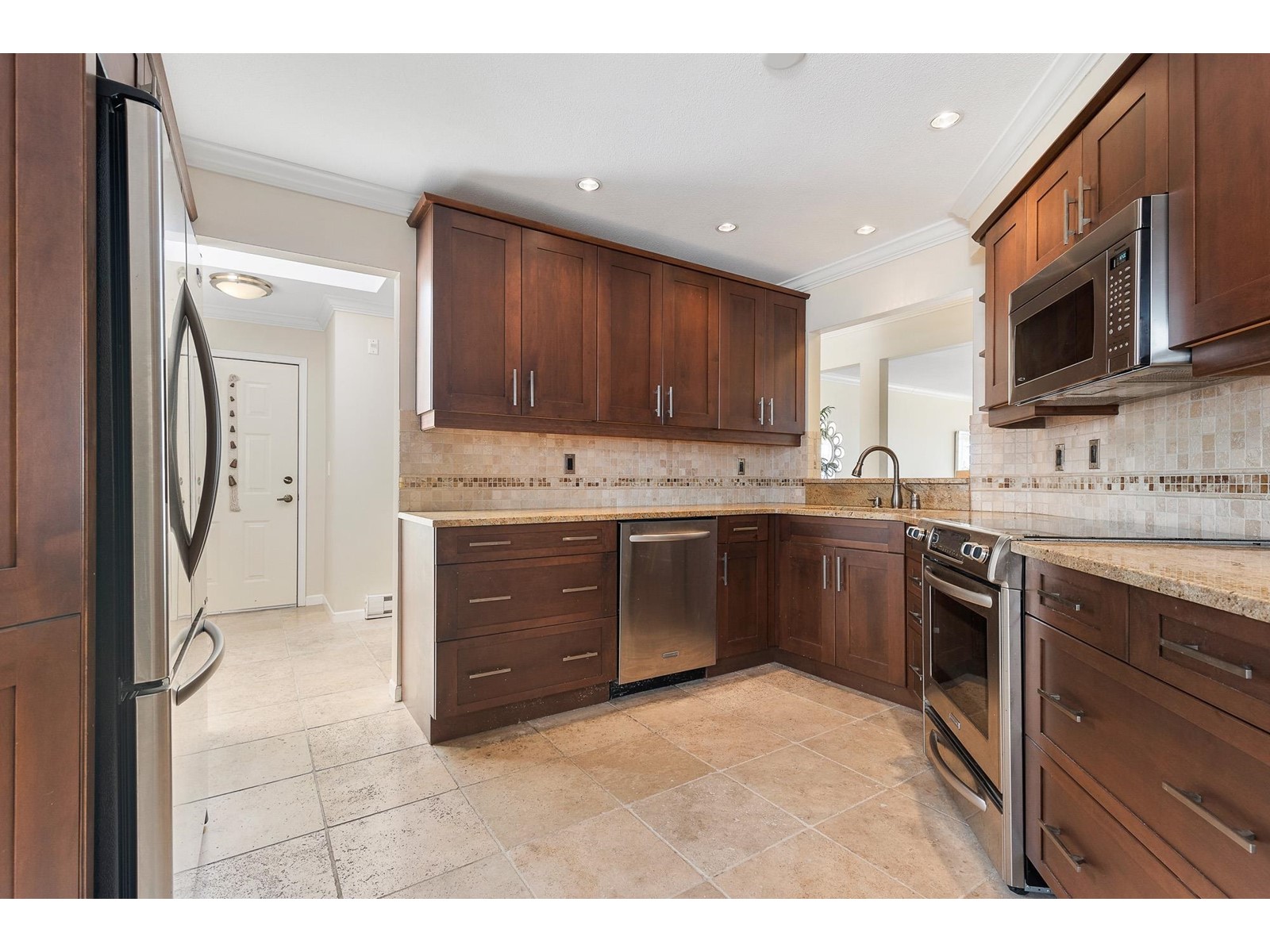 301 14965 Marine Drive, White Rock, British Columbia  V4B 1C3 - Photo 12 - R2986211