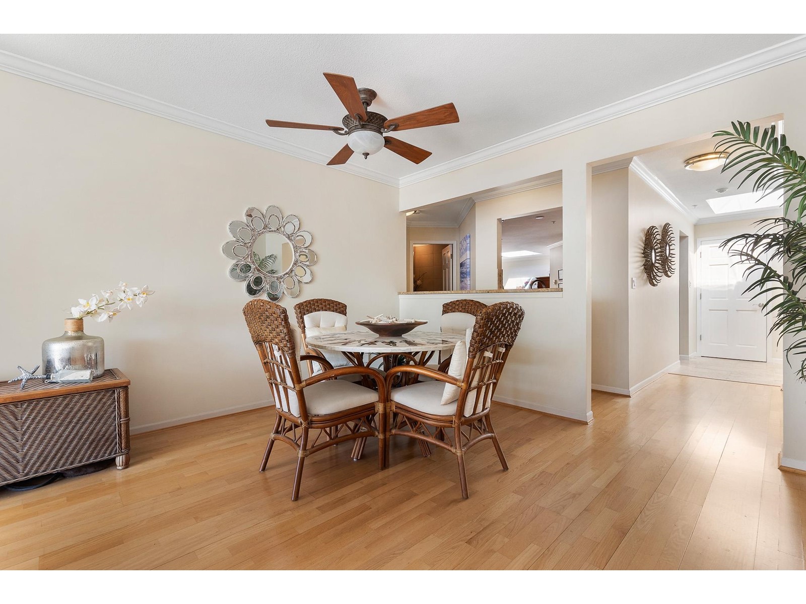 301 14965 Marine Drive, White Rock, British Columbia  V4B 1C3 - Photo 7 - R2986211