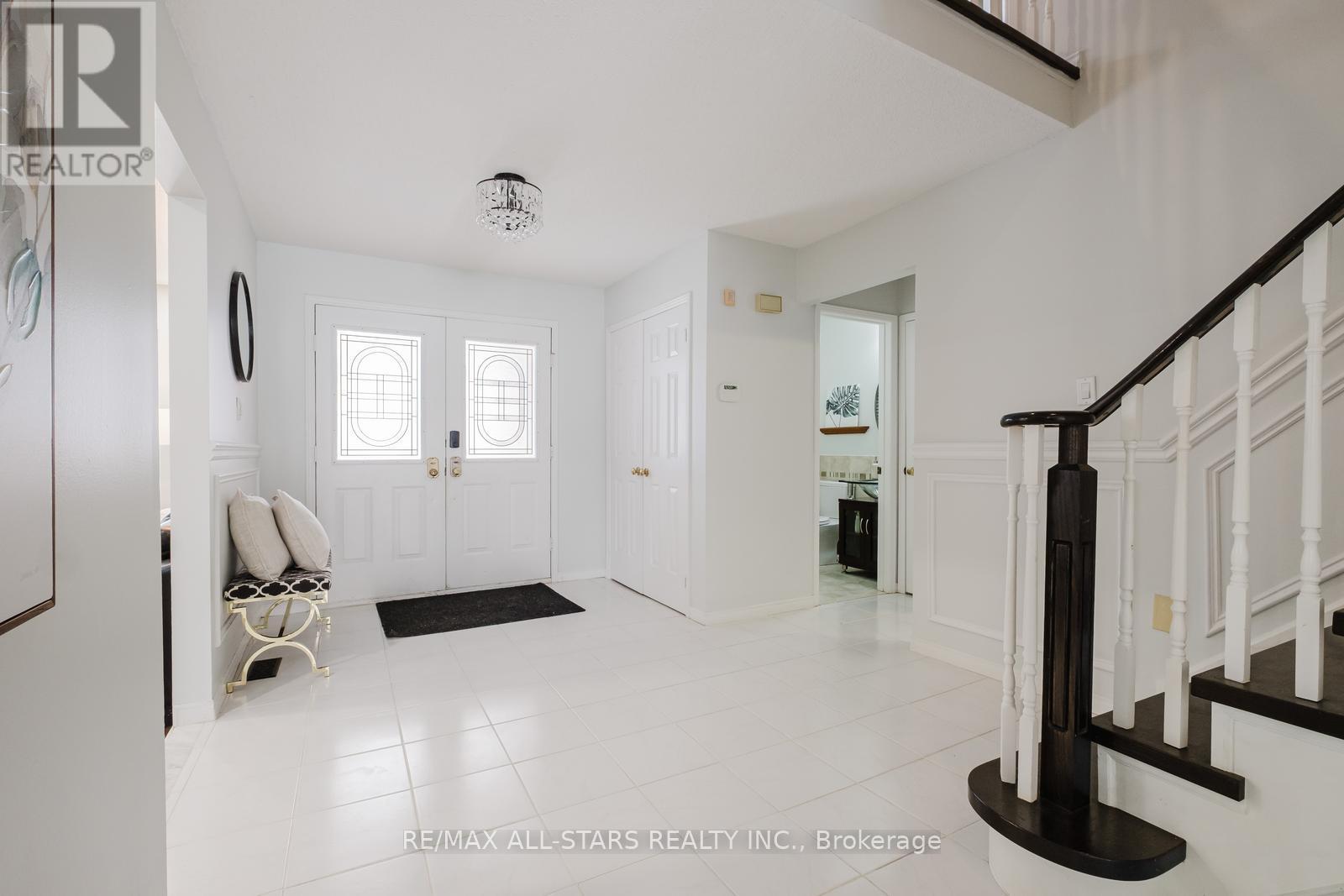 Property at 10 HEATHMORE COURT image 3