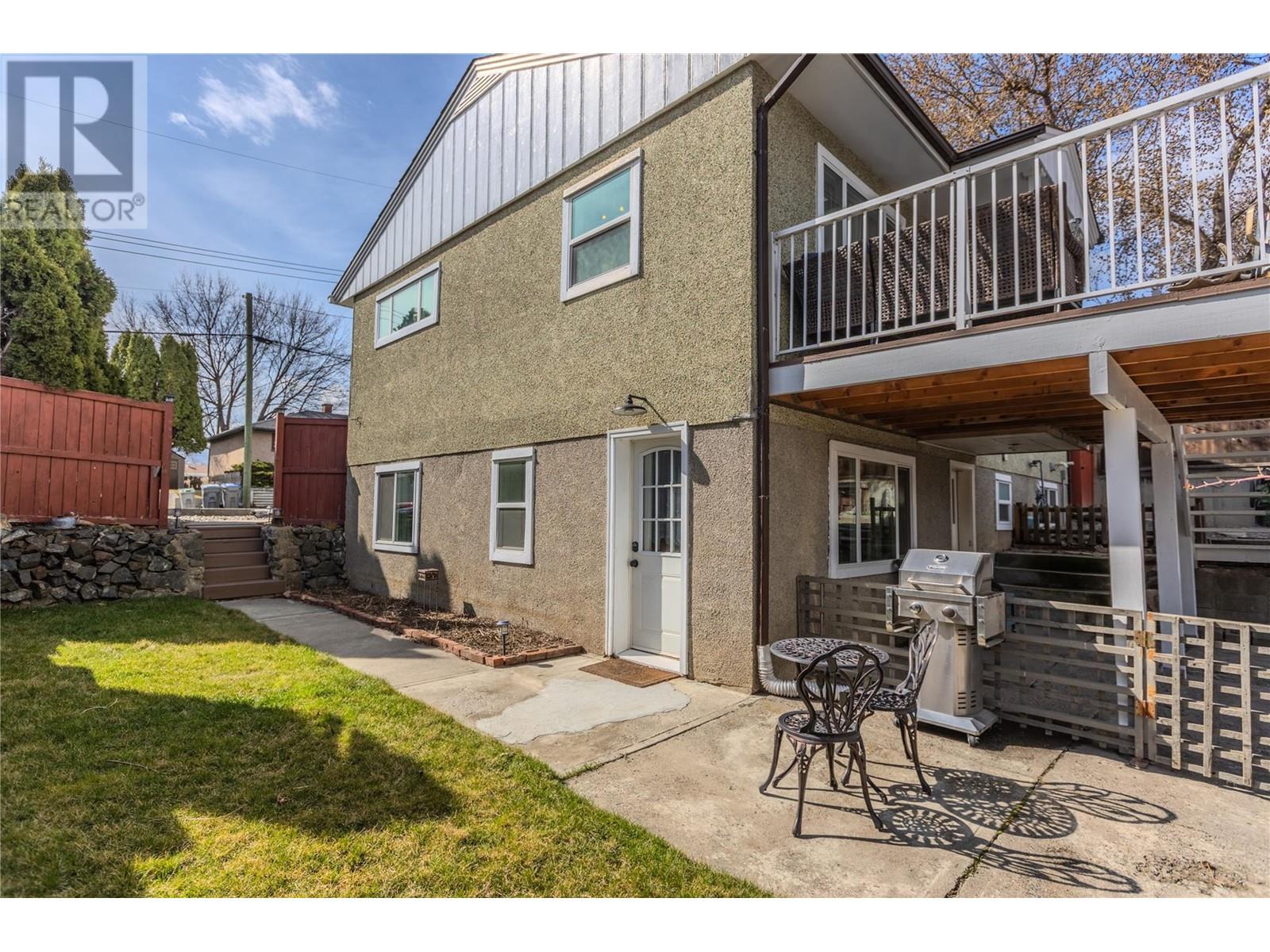Property at 233 BIRCH Avenue image 3
