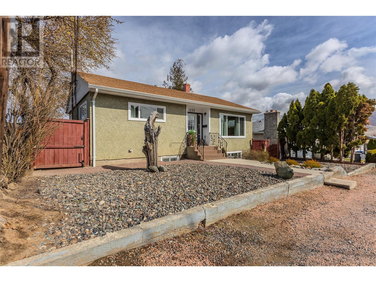 Property at 233 BIRCH Avenue image 2