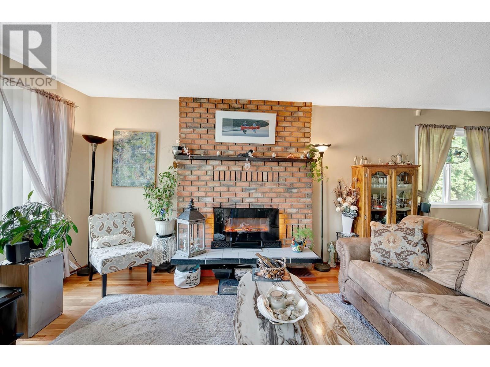 Property at 1580 NAPIER Place image 3