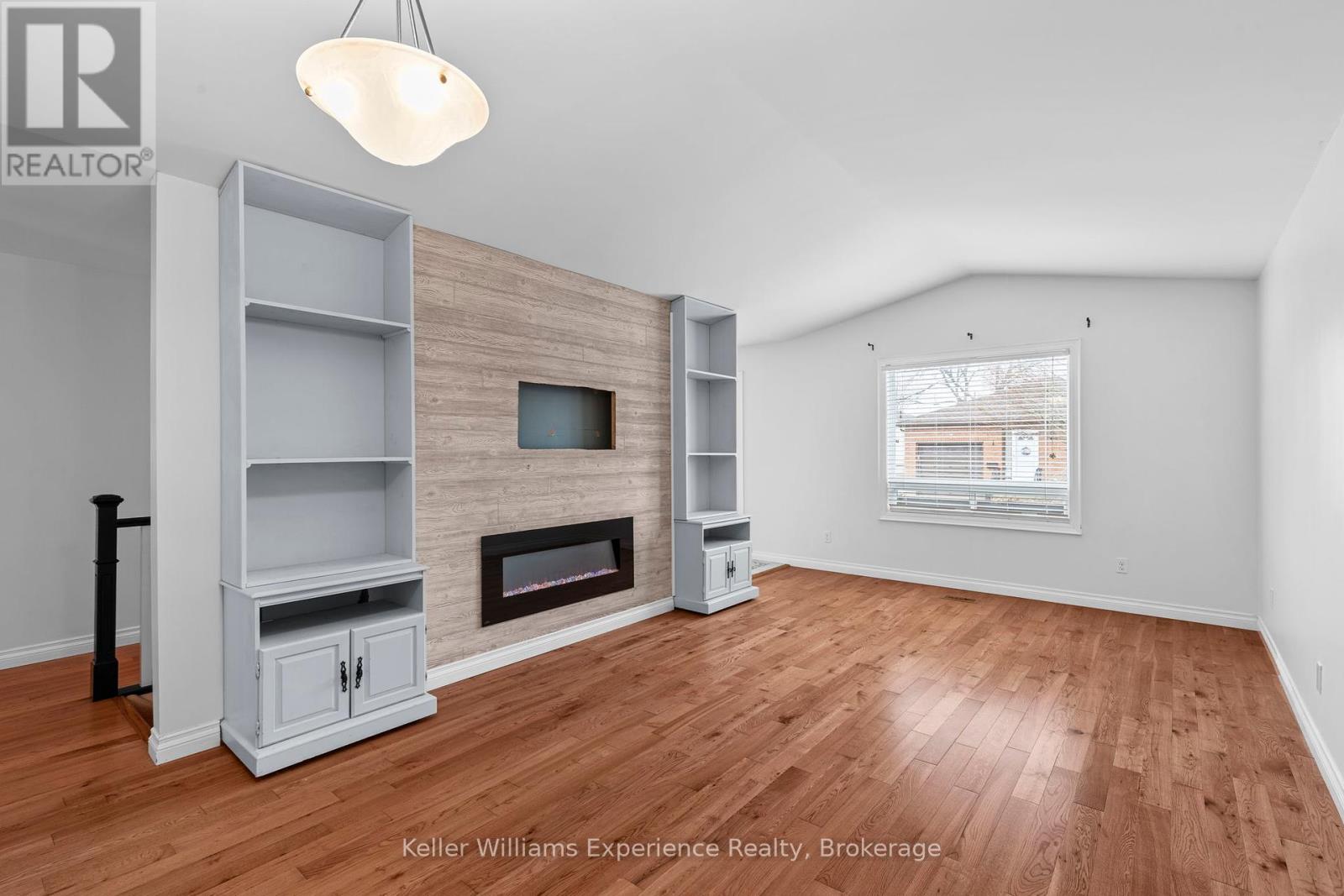 Property at 11 - 231 OXFORD STREET image 2