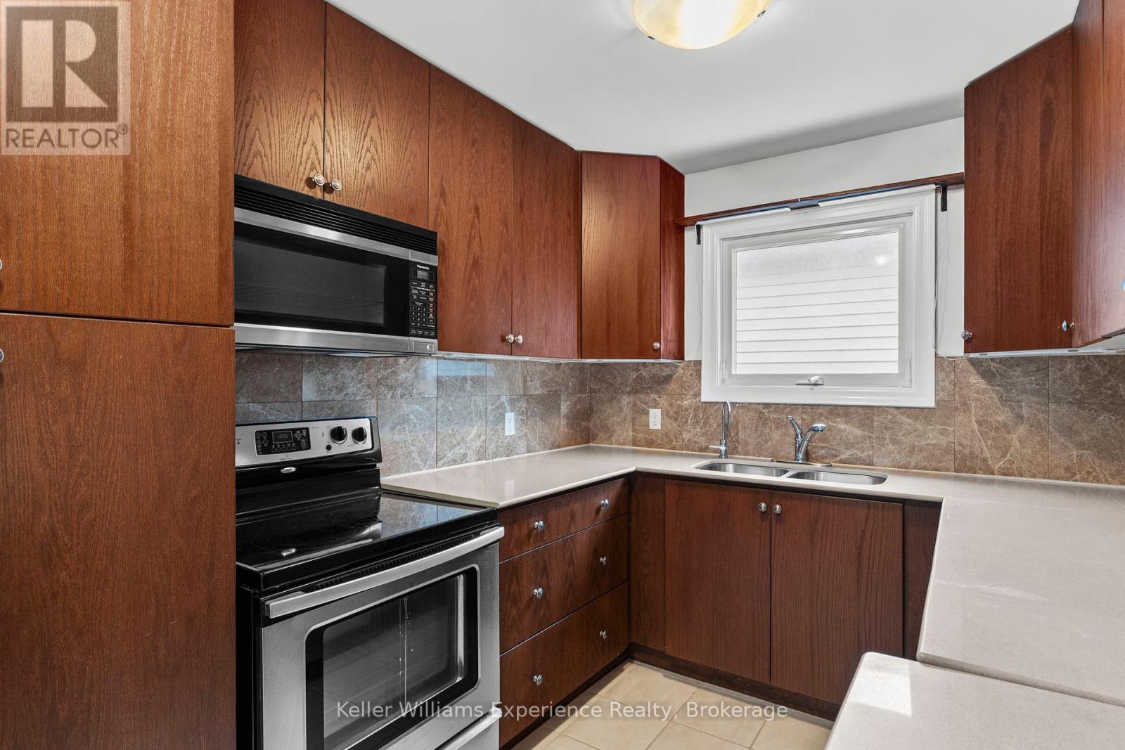 Property at 11 - 231 OXFORD STREET image 5