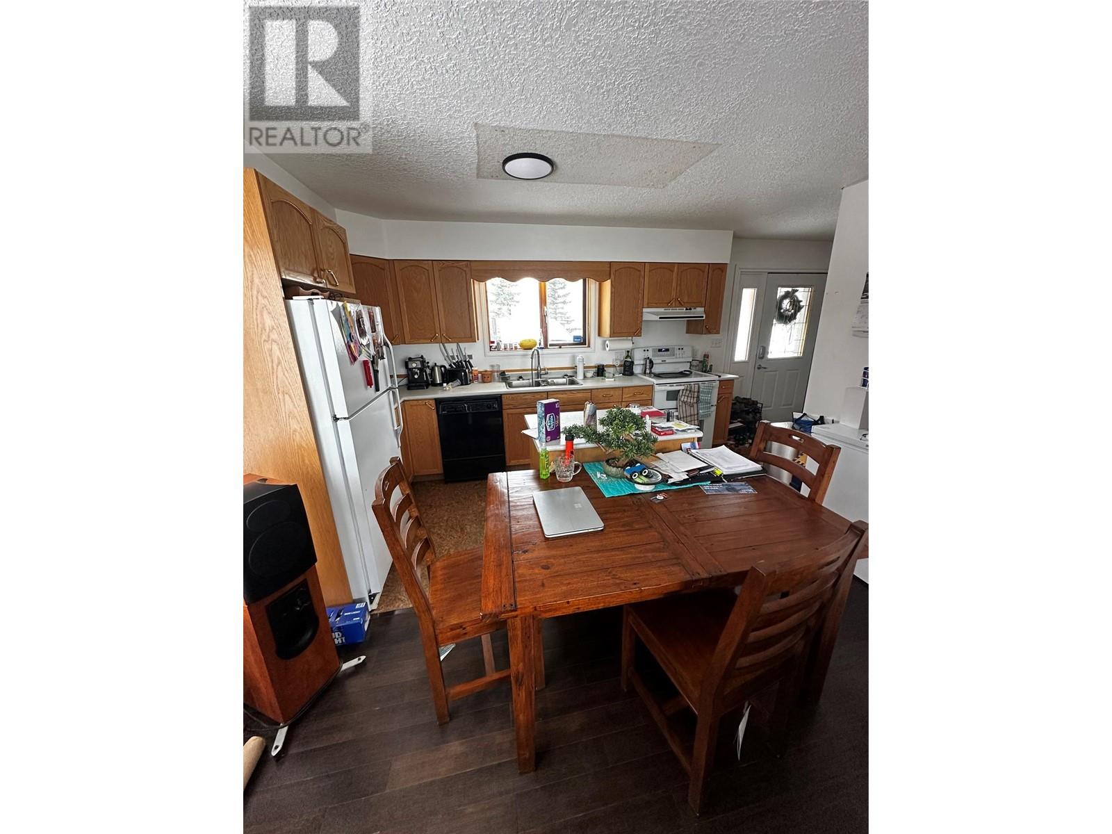 4049 Norris Road, Chetwynd, British Columbia  V0C 1J0 - Photo 4 - 10342010