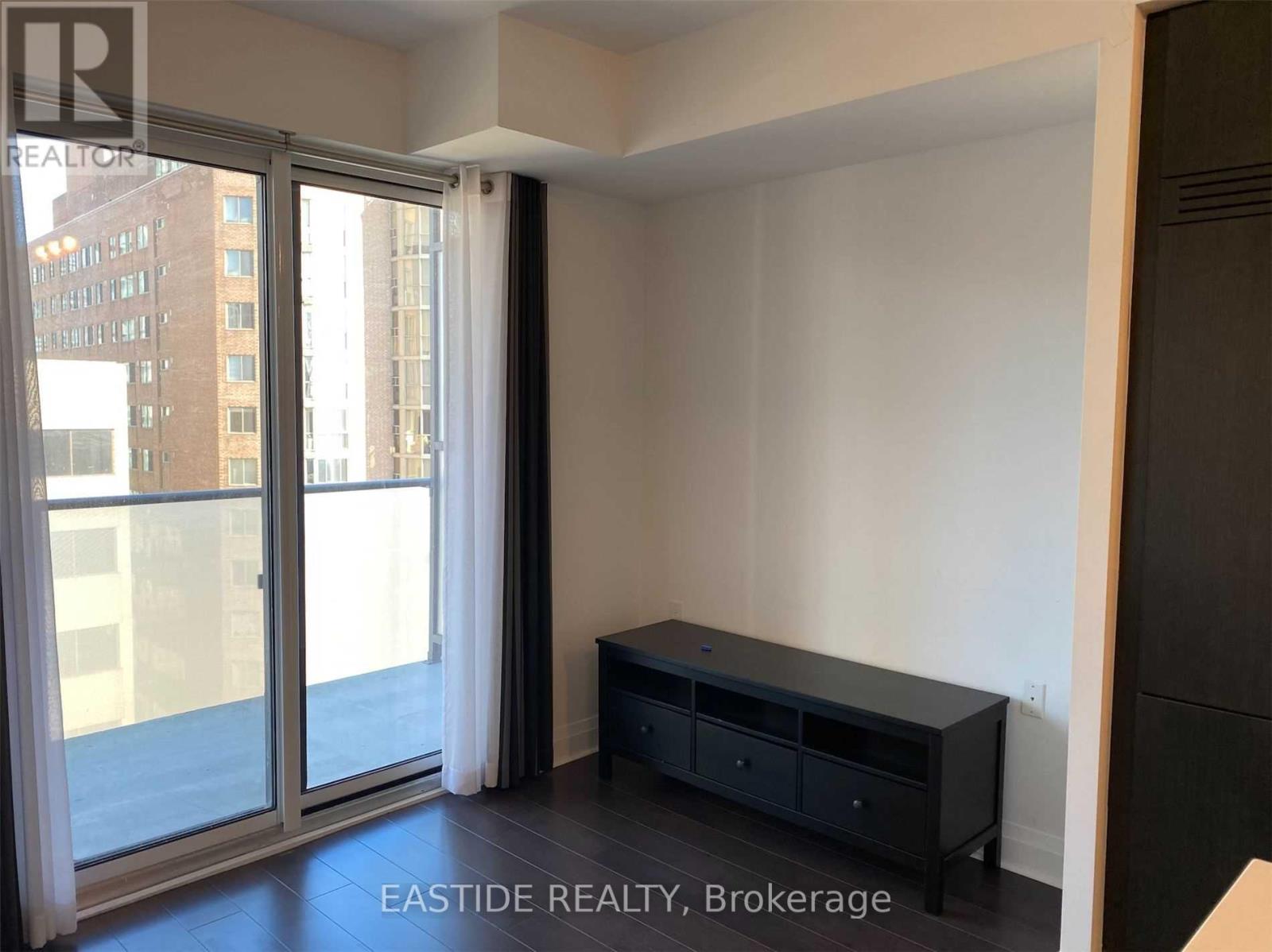 1601 - 1080 Bay Street, Toronto, Ontario  M5S 0A5 - Photo 3 - C12063498