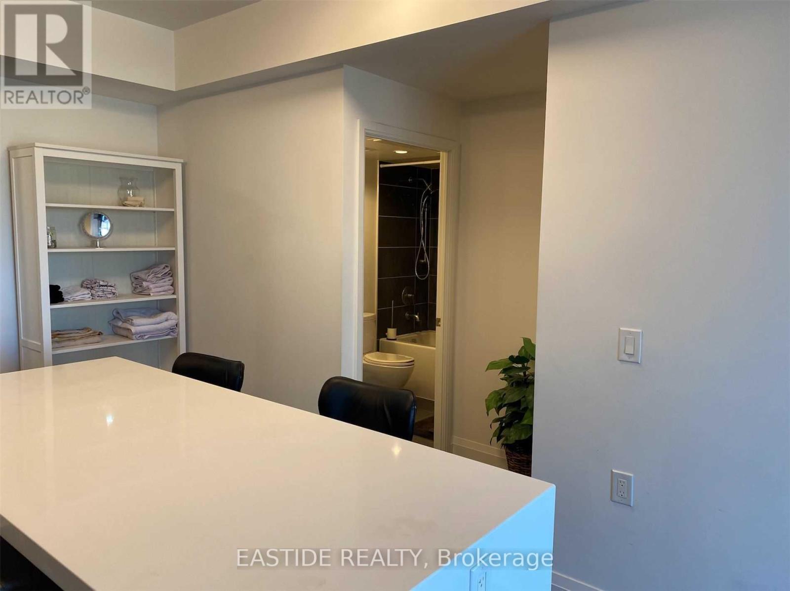1601 - 1080 Bay Street, Toronto, Ontario  M5S 0A5 - Photo 6 - C12063498