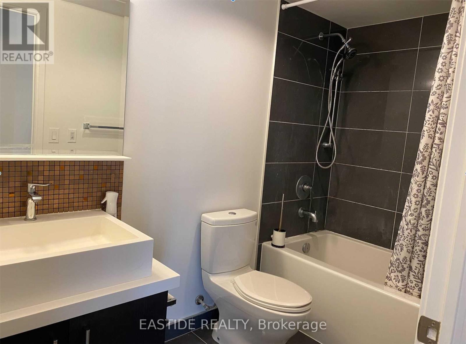 1601 - 1080 Bay Street, Toronto, Ontario  M5S 0A5 - Photo 8 - C12063498