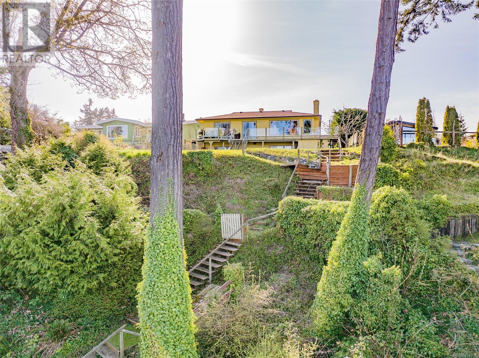 Property at 322 Dogwood St image 1