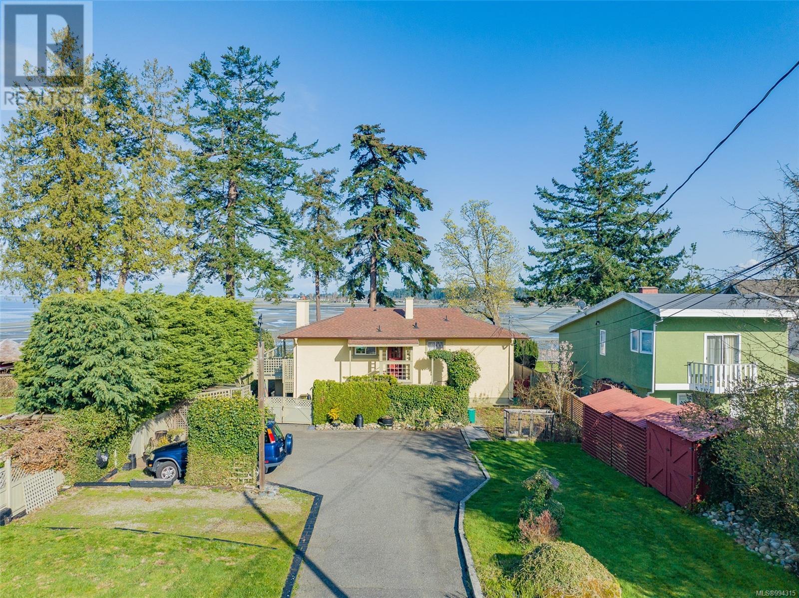 Property at 322 Dogwood St image 3