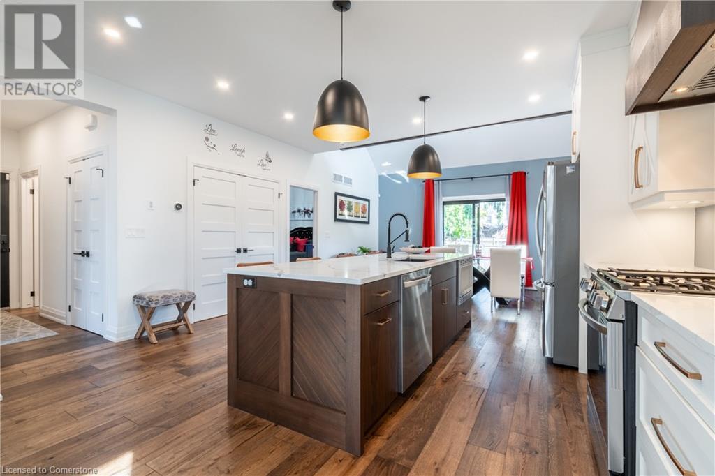 Property at 14 CHARLOTTE Court image 4