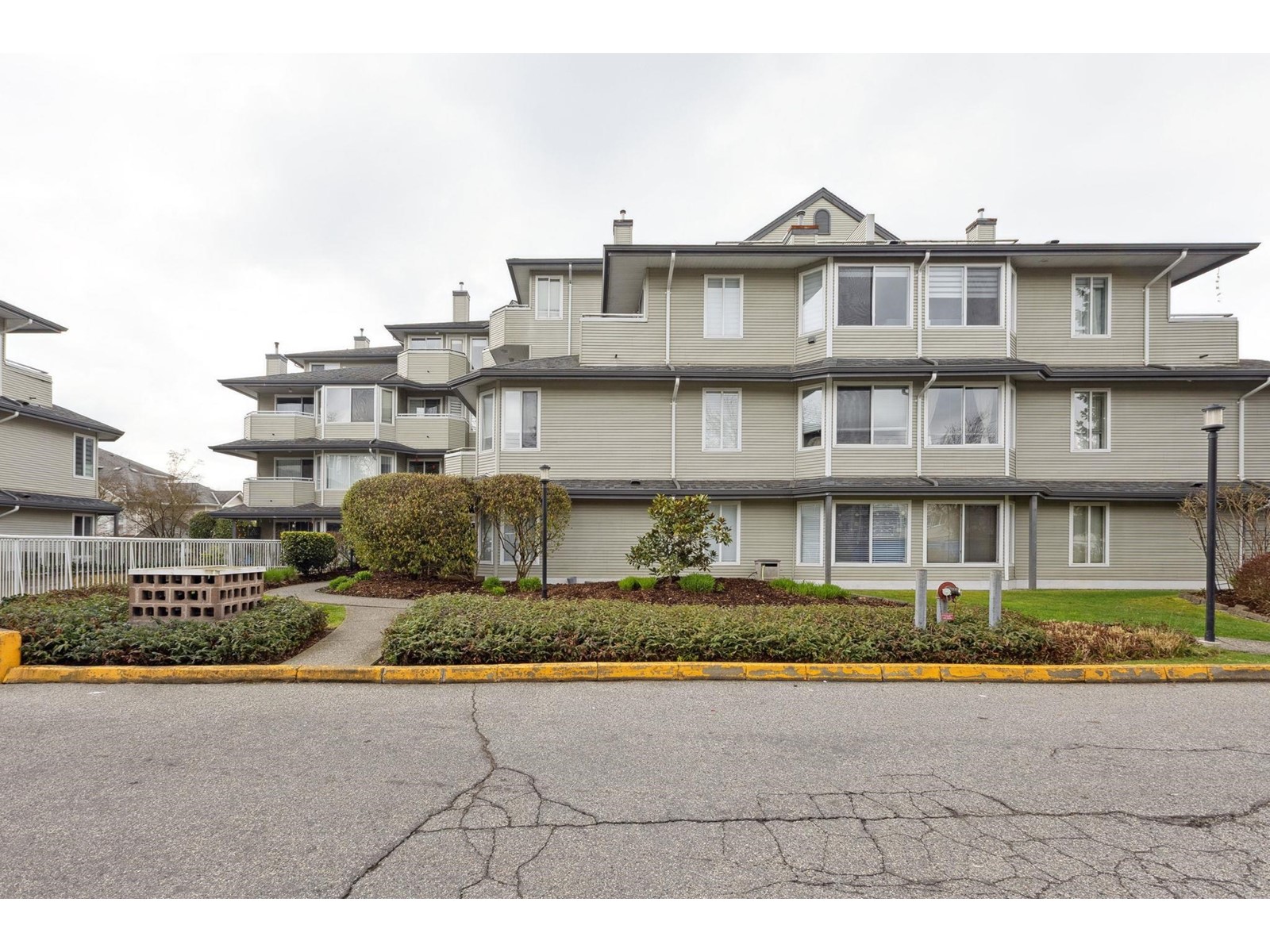 304 12130 80 Avenue, Surrey, British Columbia  V3W 0V2 - Photo 2 - R2986416