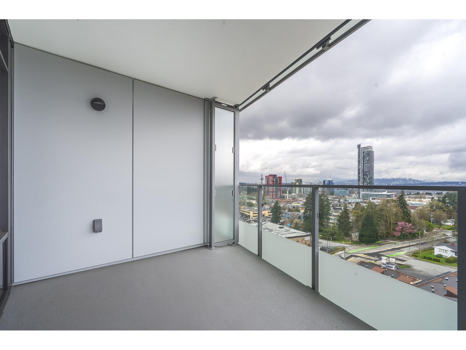 1207 10428 Whalley Boulevard, Surrey, British Columbia  V3T 5J6 - Photo 21 - R2983619